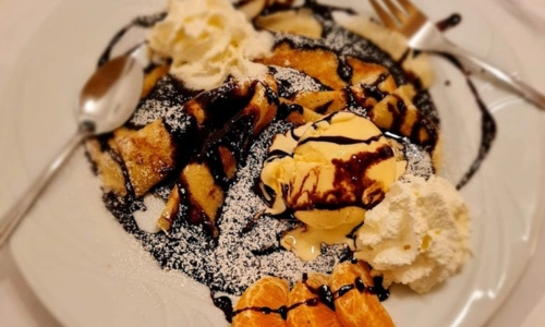 Hausgemachter Kaiserschmarren mit Sahne
